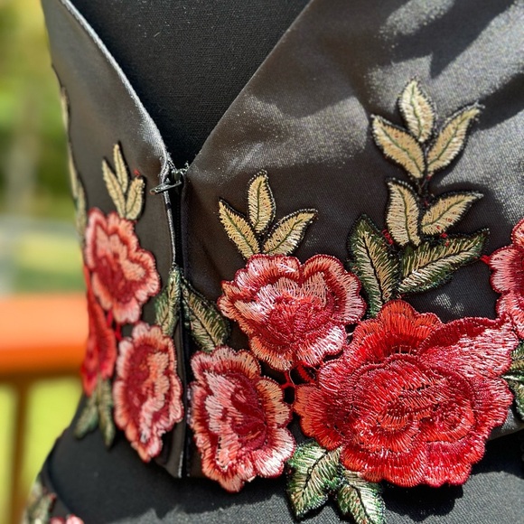 NWT!JANIQUE Elegant 2 Piece Black Embroidered/Floral Off-Shoulder Mermaid Dress - Picture 6 of 10